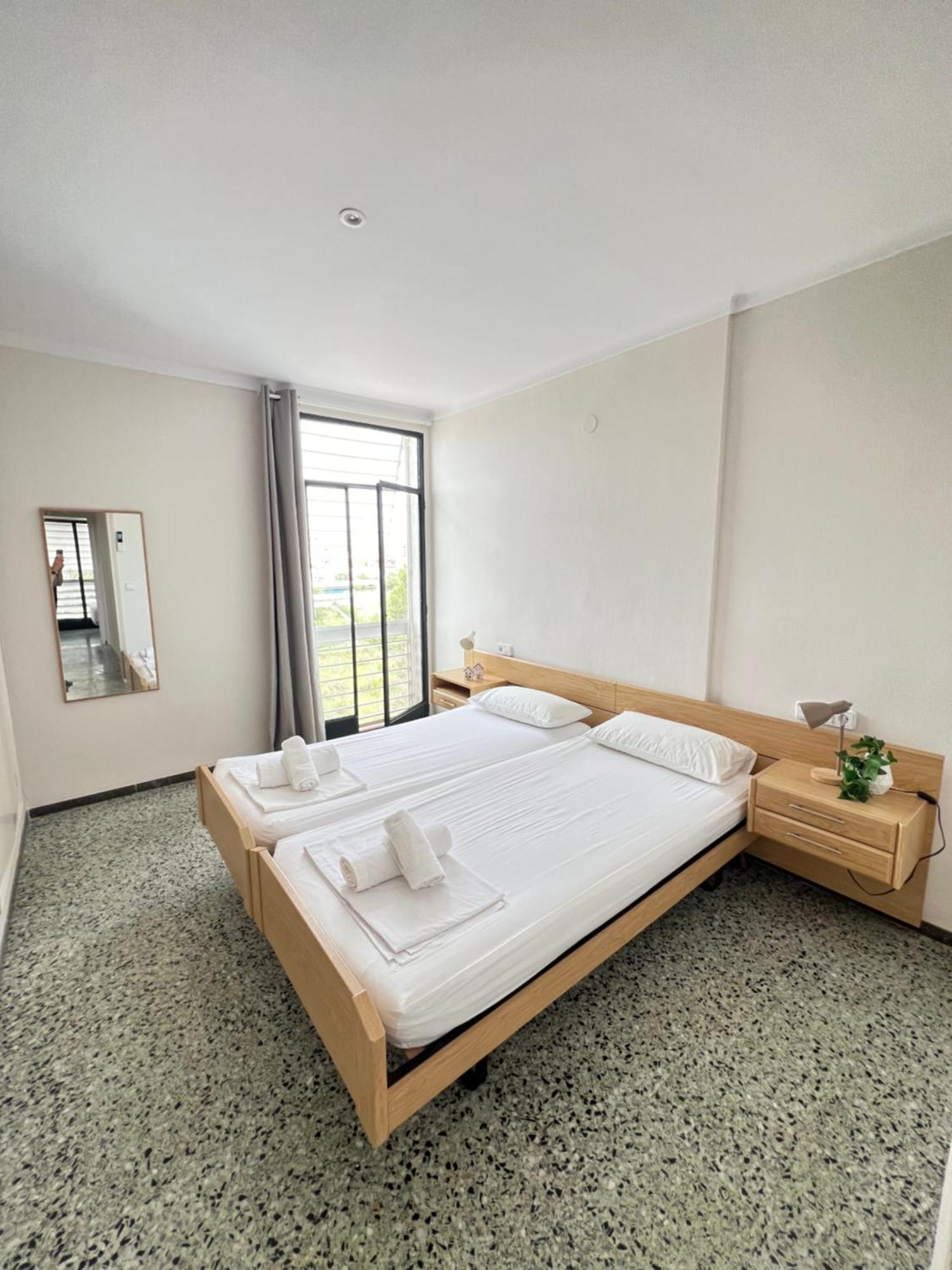 3 Room Apartment, 500M To Beach, Swimming Pool, Nice Terrace Roses Exterior foto